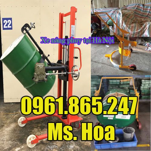 Xe nâng quay đổ phuy tại Hà Nội 